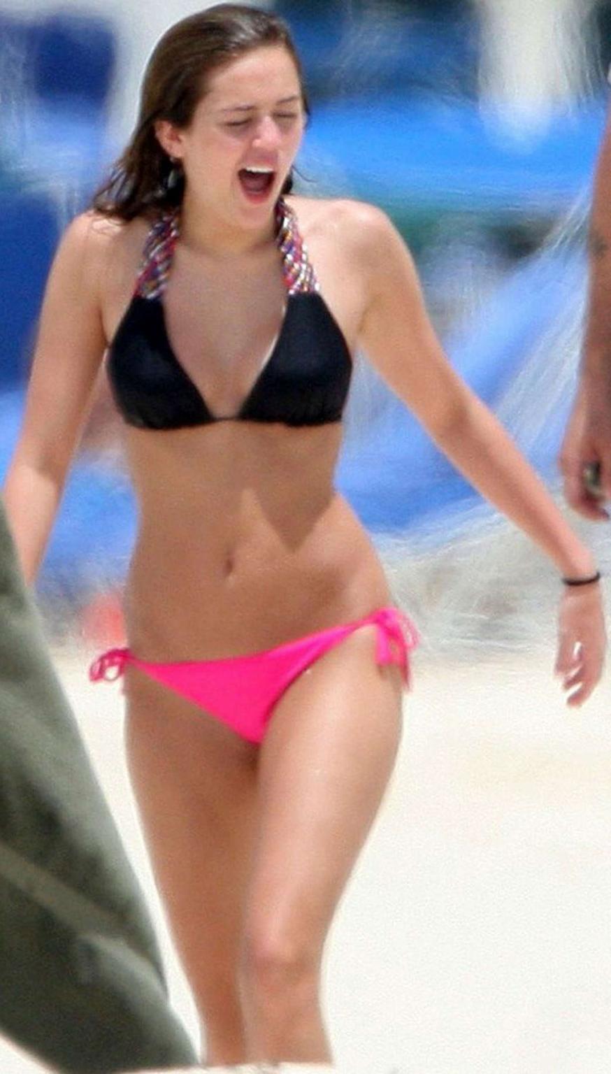 16P Miley Cyrus exposing her fucking sexy body and hot ass on private photos