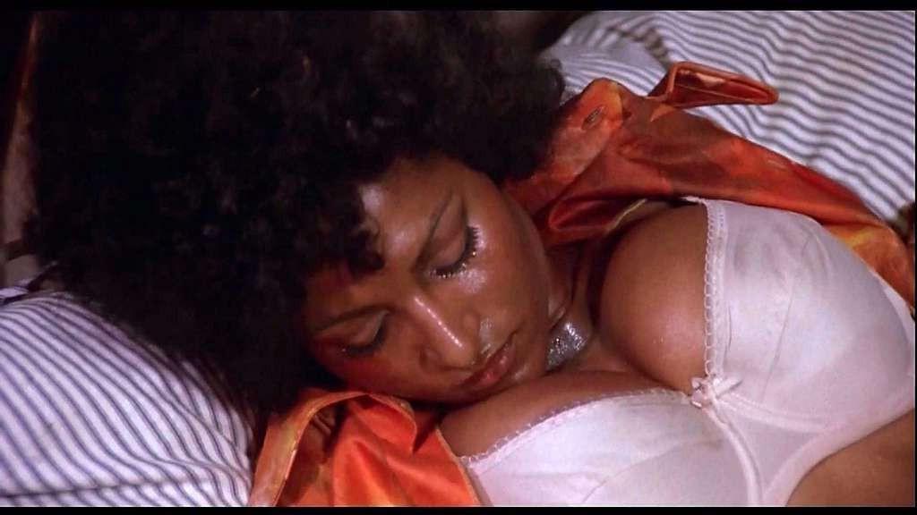 10P Pam Grier exposing her nice huge boobs in nude movie scenes
