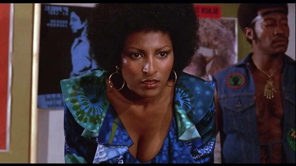 10P Pam Grier exposing her nice huge boobs in nude movie scenes