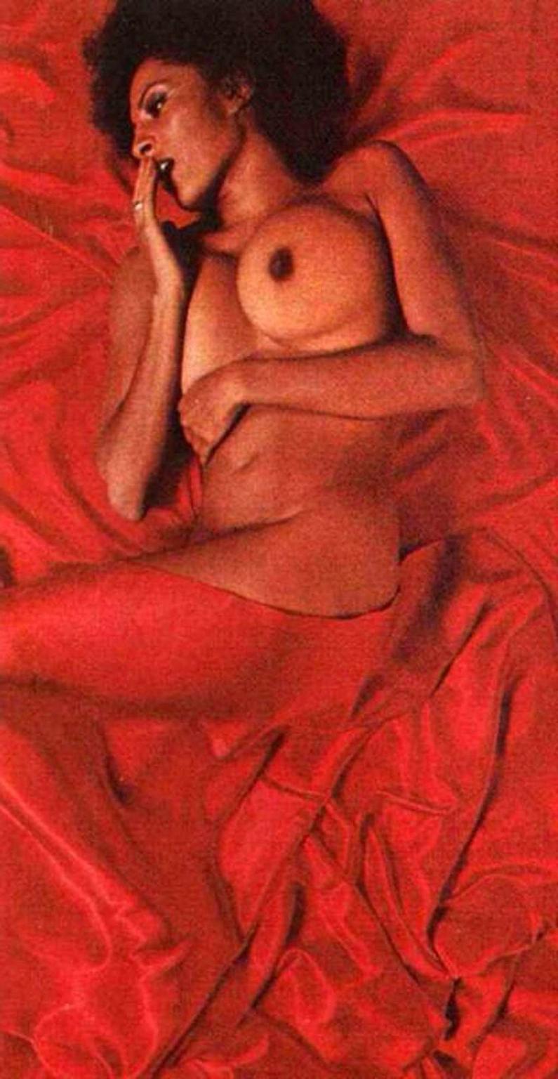10P Pam Grier exposing her nice huge boobs in nude movie scenes