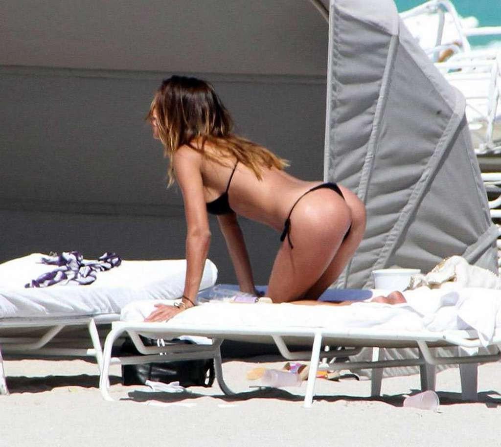 10P Belen Rodriguez exposing her nice tits on beach paparazzi pictures and ass in th