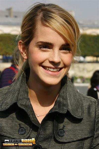 15P Emma Watson turns slutty with these revealing pics