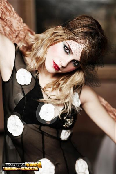 15P Emma Watson turns slutty with these revealing pics