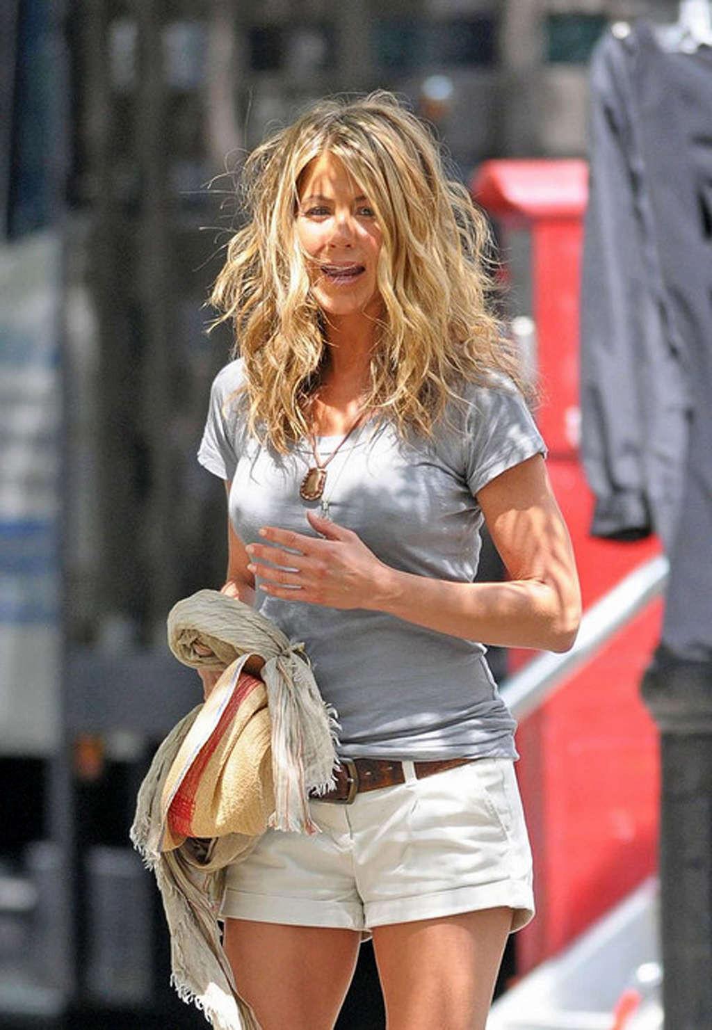 16P Jennifer Aniston exposing her sexy legs and hot nipples on street