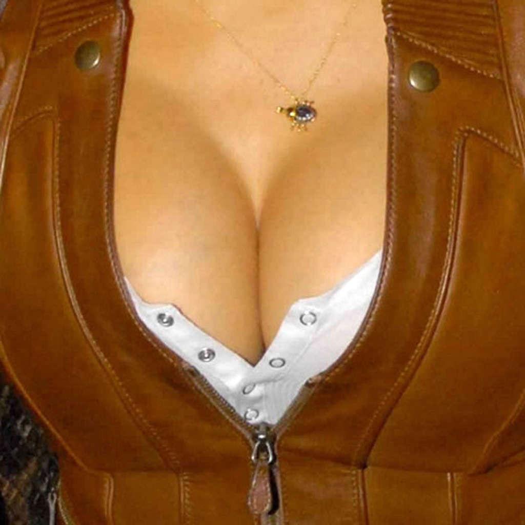 16P Salma Hayek showing her fucking huge boobs and sexy body