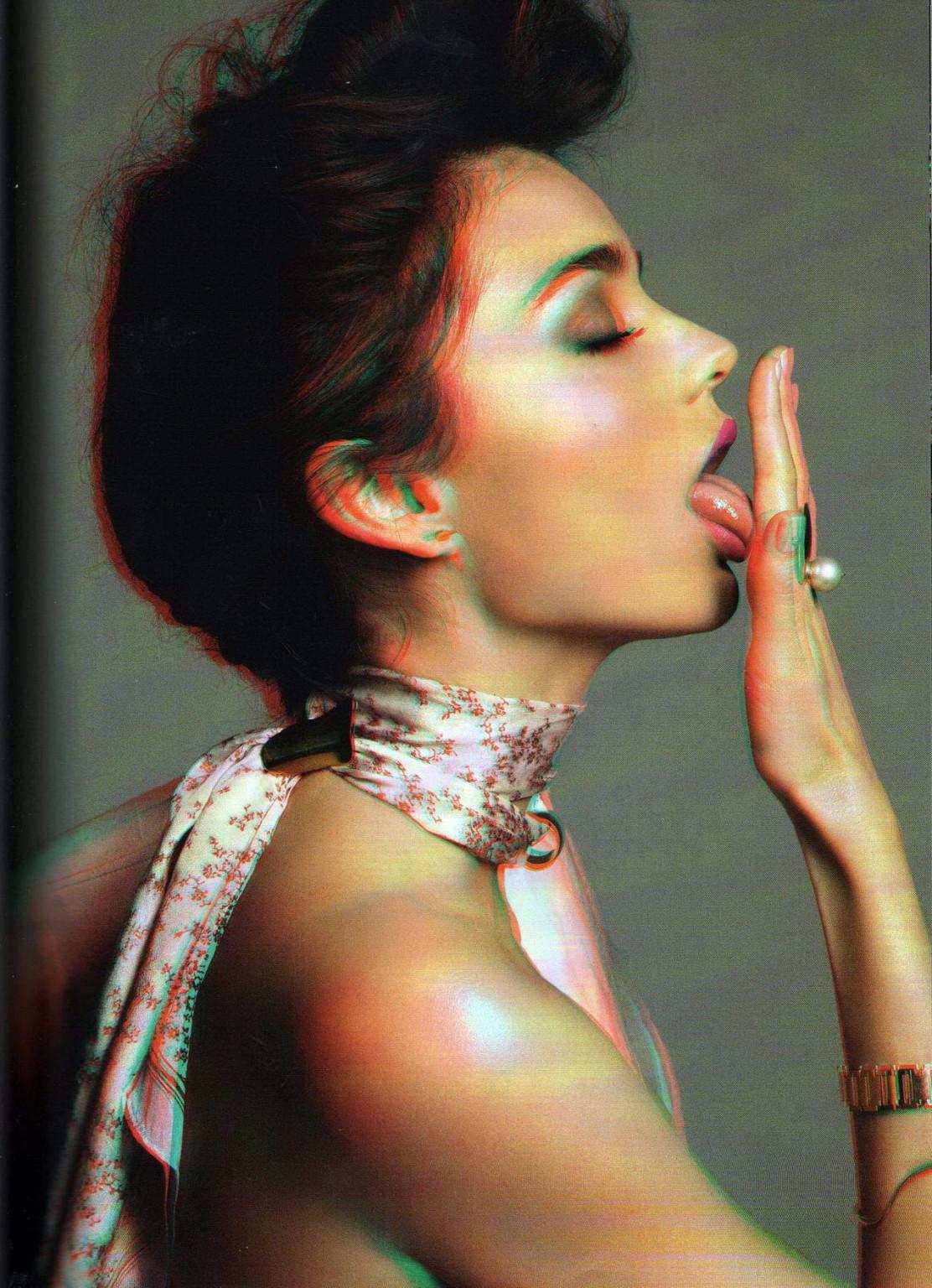 15P Miranda Kerr posing nude for Italian Vogue magazine - September 3-D issue