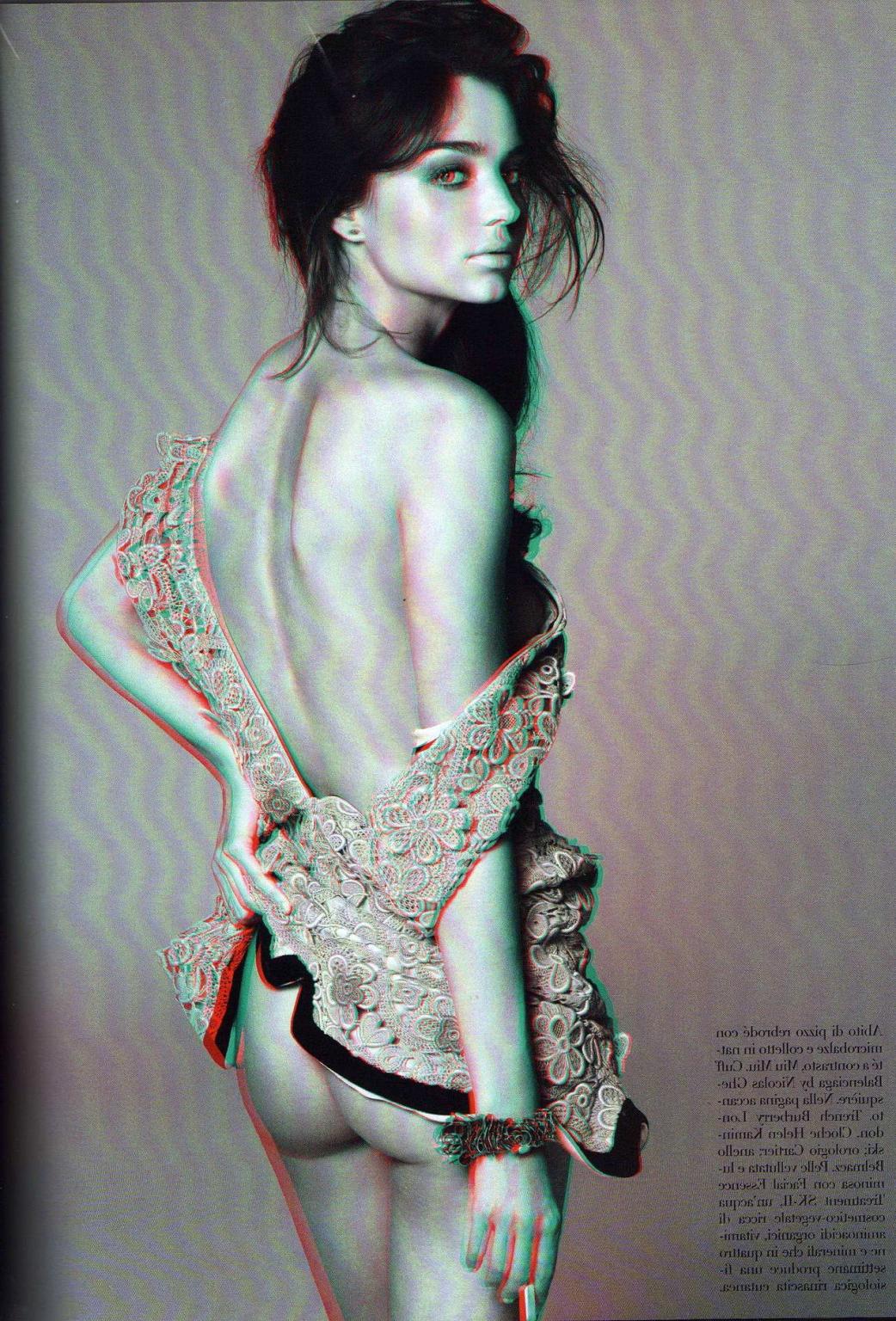 15P Miranda Kerr posing nude for Italian Vogue magazine - September 3-D issue