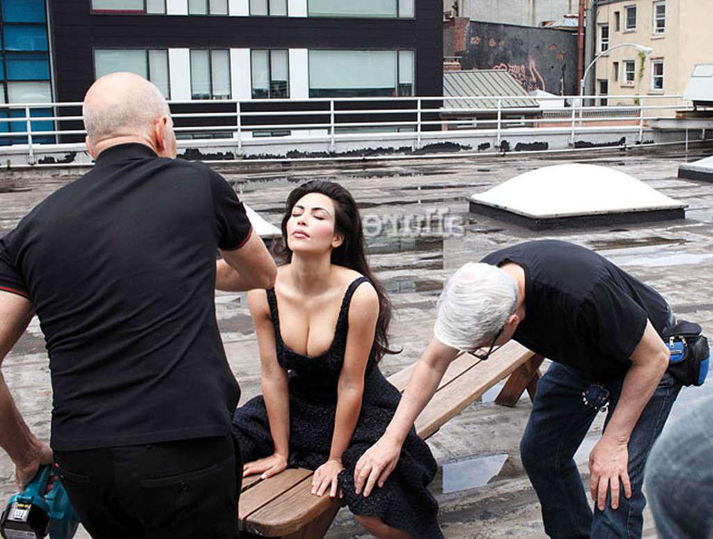 16P Kim Kardashian exposing her sexy body and fucking huge boobs