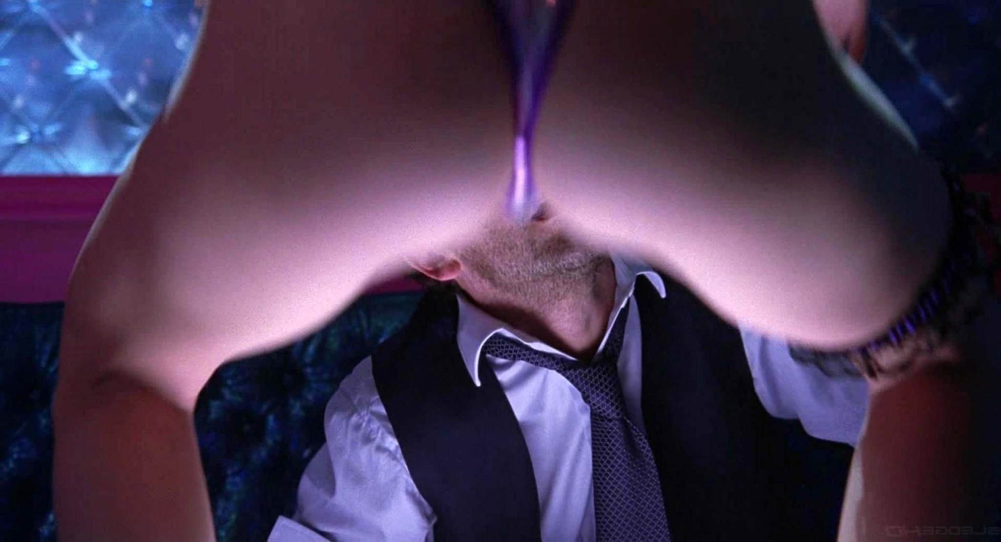 16P Natalie Portman exposing her nice ass in thong and tits slip paparazzi shoots