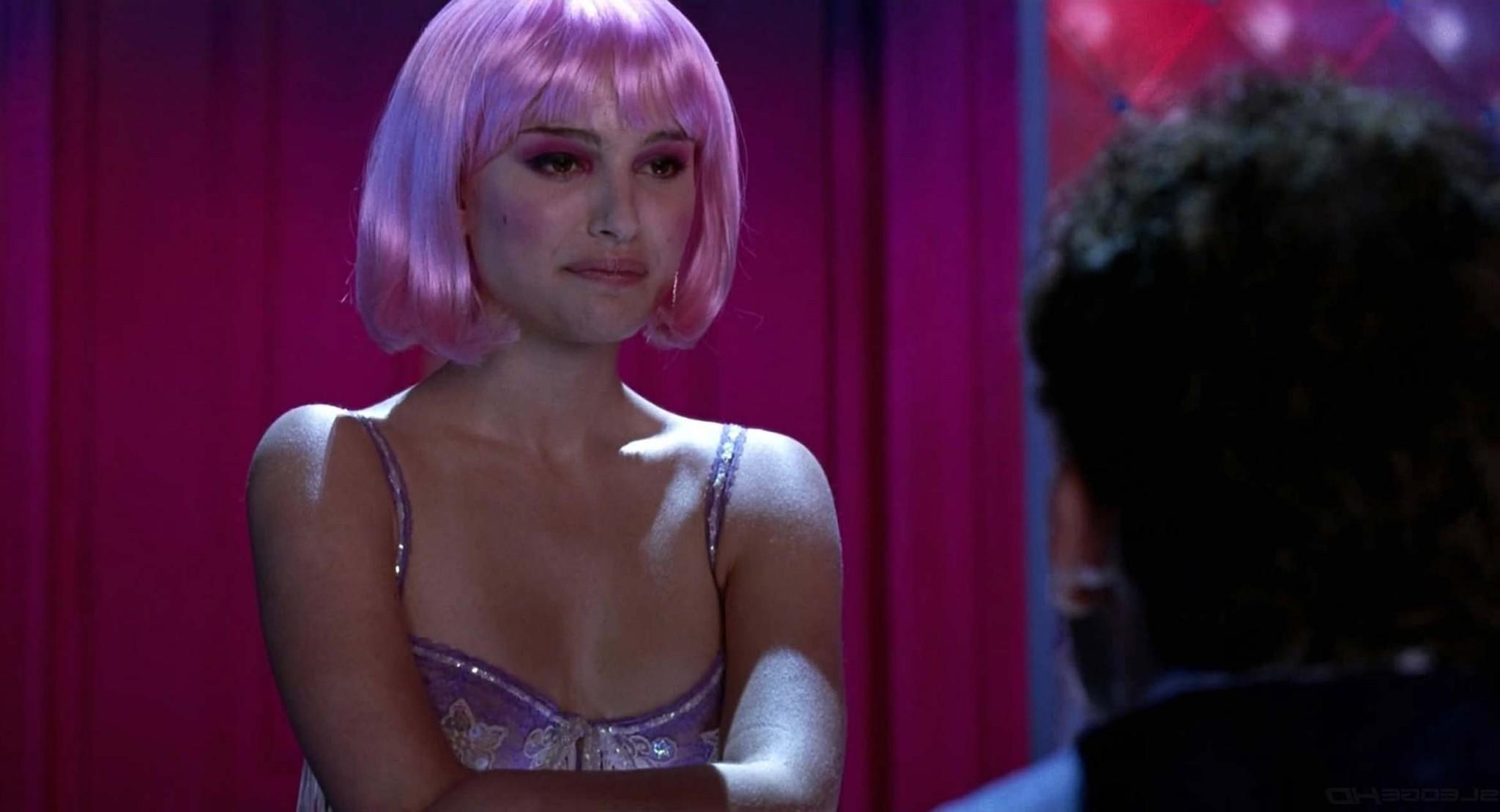 16P Natalie Portman exposing her nice ass in thong and tits slip paparazzi shoots