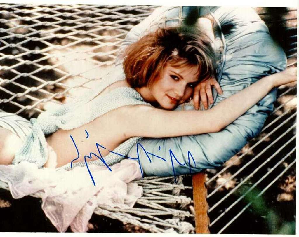 10P Jennifer Jason Leigh exposing her nice tits and posing sexy