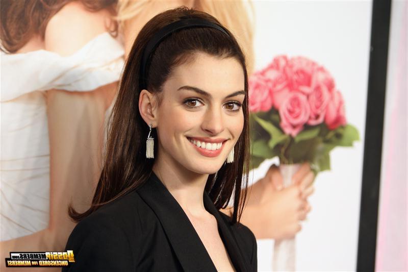 15P Anne Hathaway's mouth-watering nude pics and more