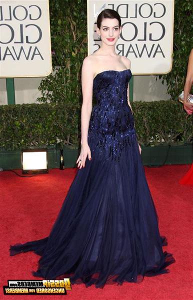 15P Anne Hathaway's mouth-watering nude pics and more