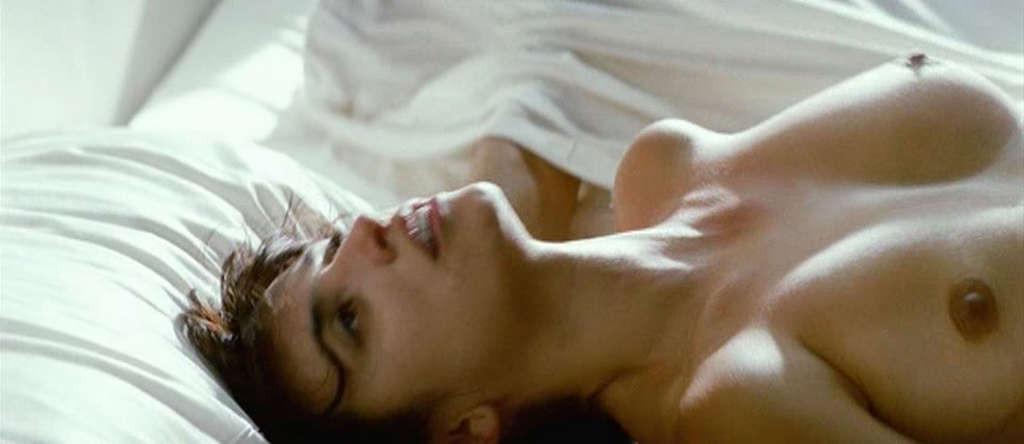 10P Penelope Cruz revealing her nice big tits on beach and ass in thong paparazzi sh