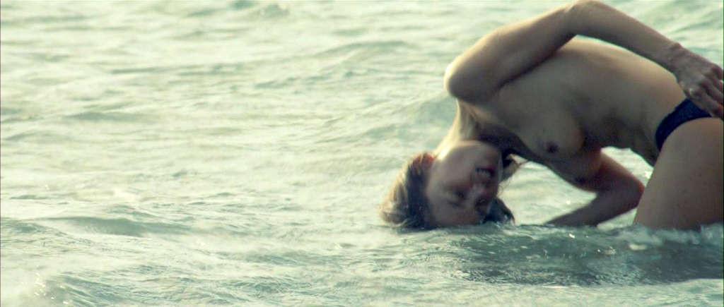 10P Elena Anaya showing her nice big tits and diving topless in water