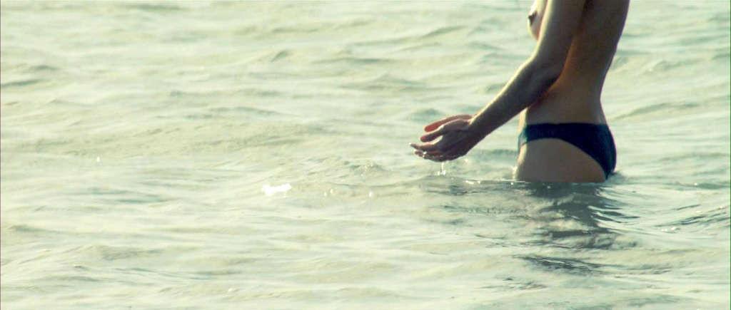 10P Elena Anaya showing her nice big tits and diving topless in water