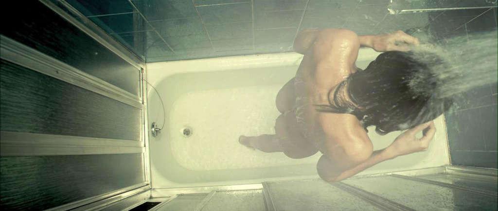 10P Elena Anaya showing her nice big tits and diving topless in water