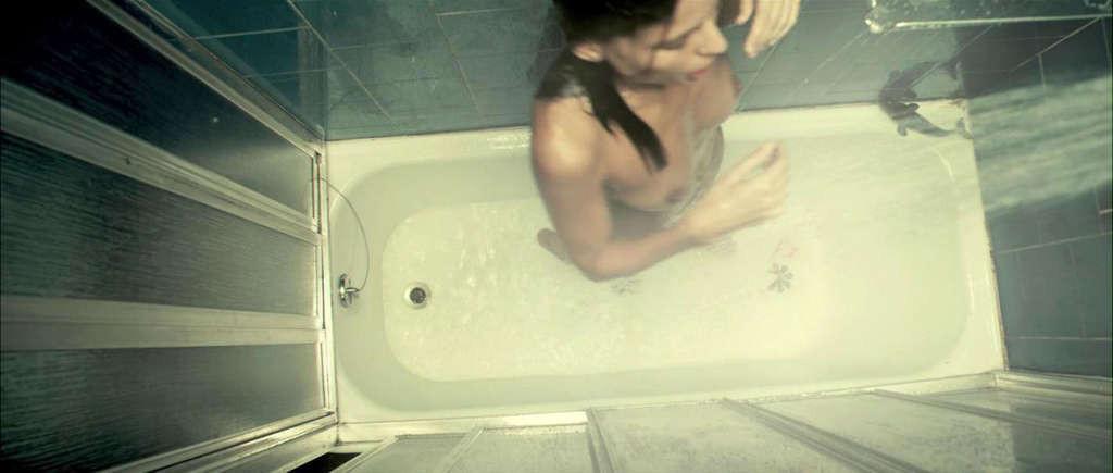 10P Elena Anaya showing her nice big tits and diving topless in water