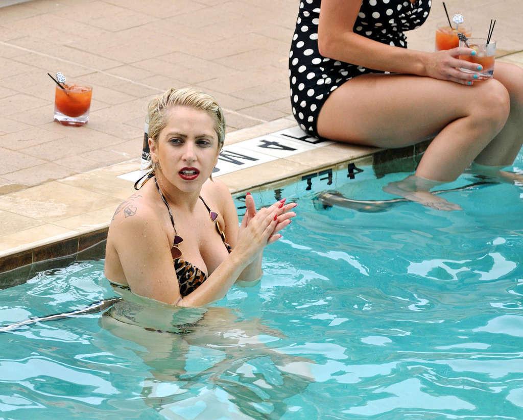 16P Lady Gaga exposing her sexy body and hot ass in bikini on pool