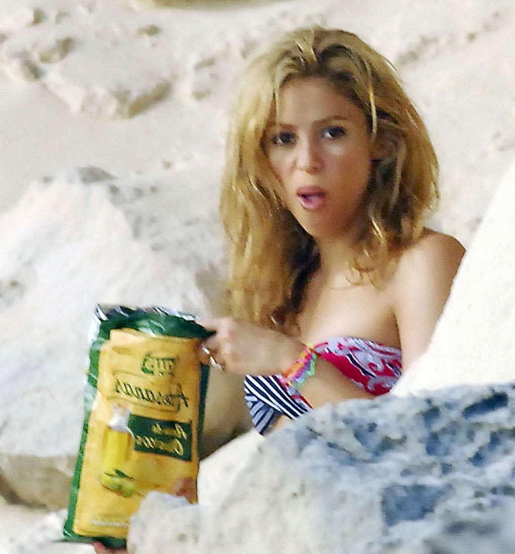 16P Shakira exposing fucking sexy body and hot ass in bikini on beach