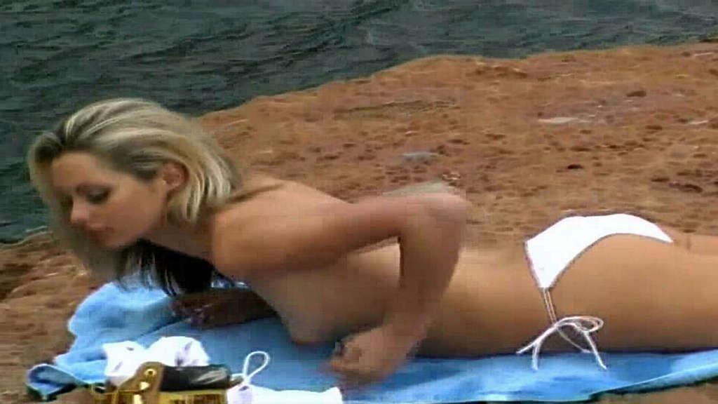 16P Jessica Jane Clement exposing her nice tits while filming photoshoot