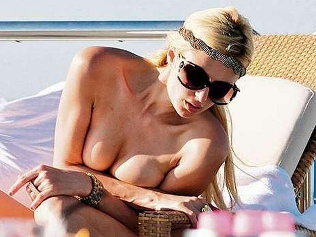 10P Paris Hilton another topless sunbathing on yach and partying in bikini on beach 