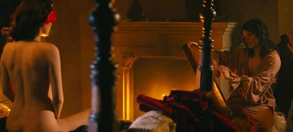 10P Anna Friel exposing her nice tits in nude movie captures and in red leggings