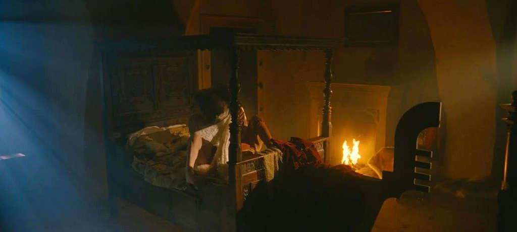 10P Anna Friel exposing her nice tits in nude movie captures and in red leggings