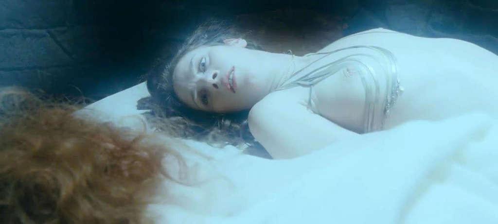 10P Anna Friel exposing her nice tits in nude movie captures and in red leggings