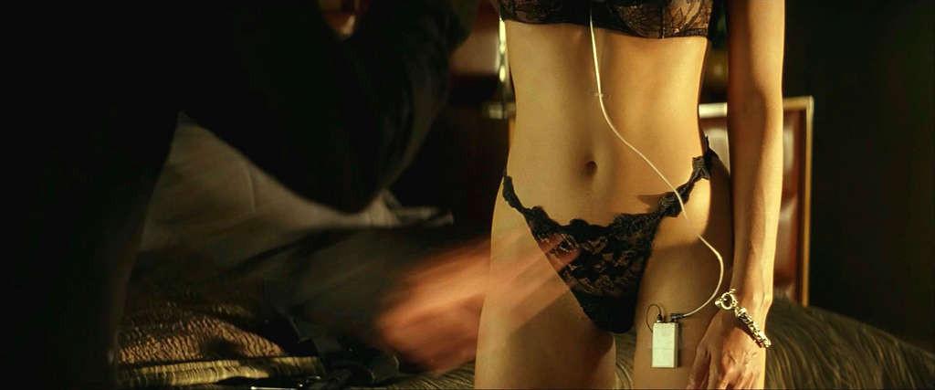 16P Halle Berry showing her nice tits and in underwear in movie caps
