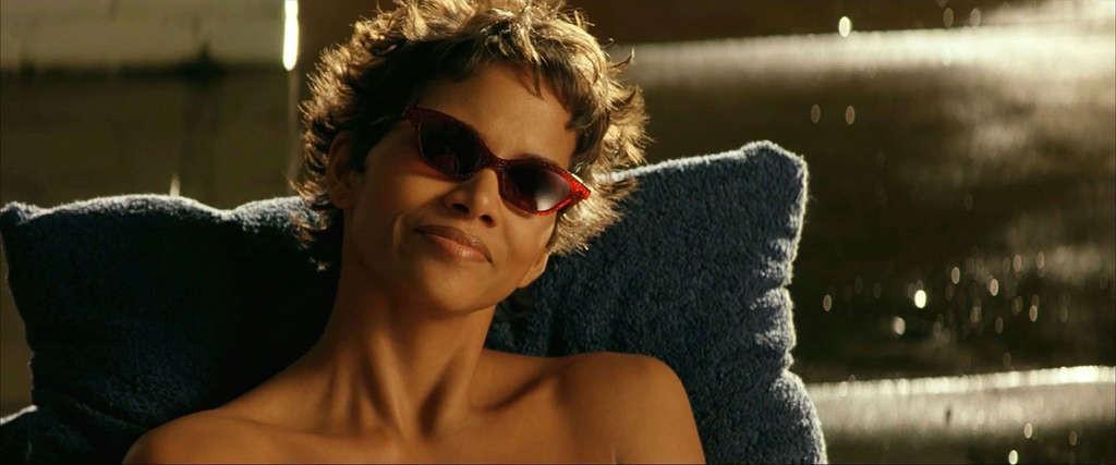 16P Halle Berry showing her nice tits and in underwear in movie caps