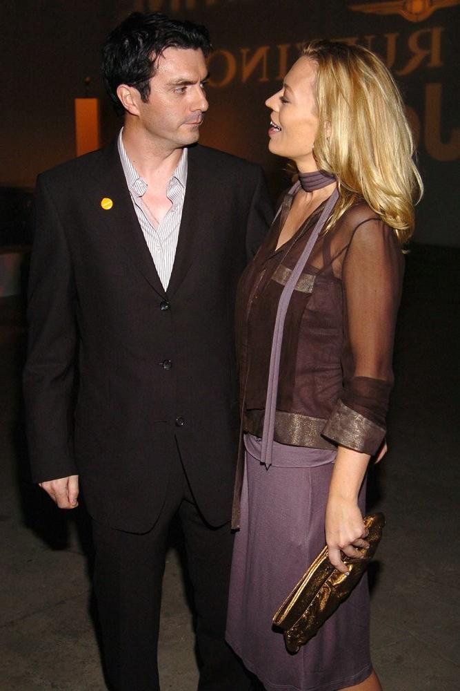 18P Jeri Ryan posing for the paparazzi in simple but hot clothes