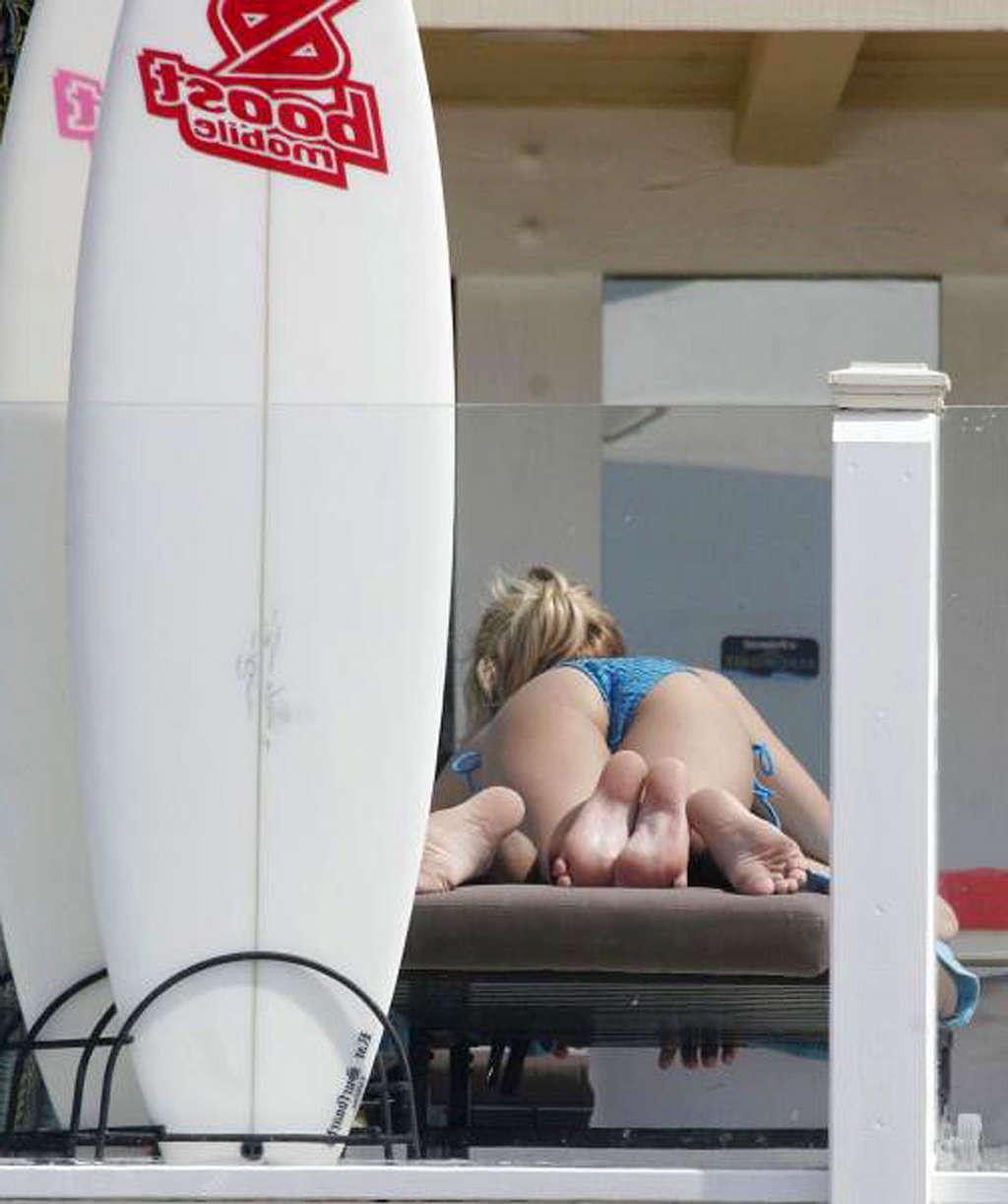 16P Kristin Cavallari exposing her sexy body and hot ass in bikini on pool