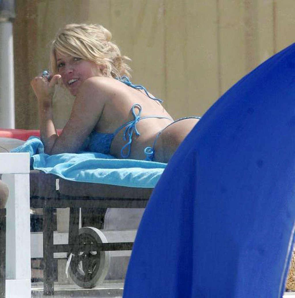 16P Kristin Cavallari exposing her sexy body and hot ass in bikini on pool