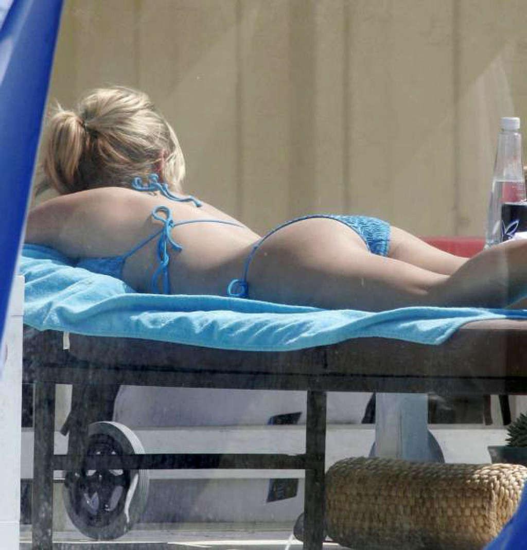 16P Kristin Cavallari exposing her sexy body and hot ass in bikini on pool