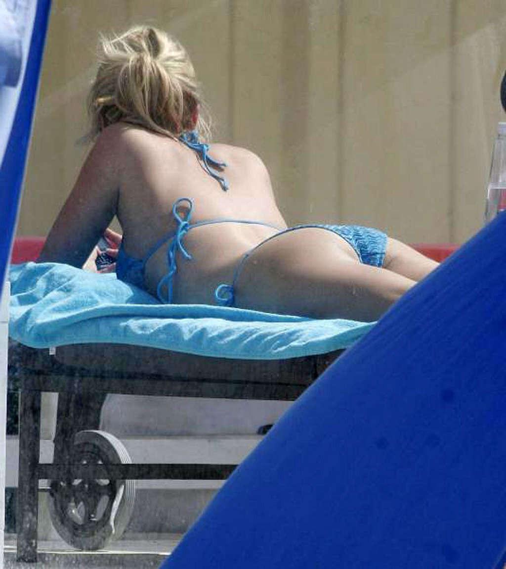 16P Kristin Cavallari exposing her sexy body and hot ass in bikini on pool