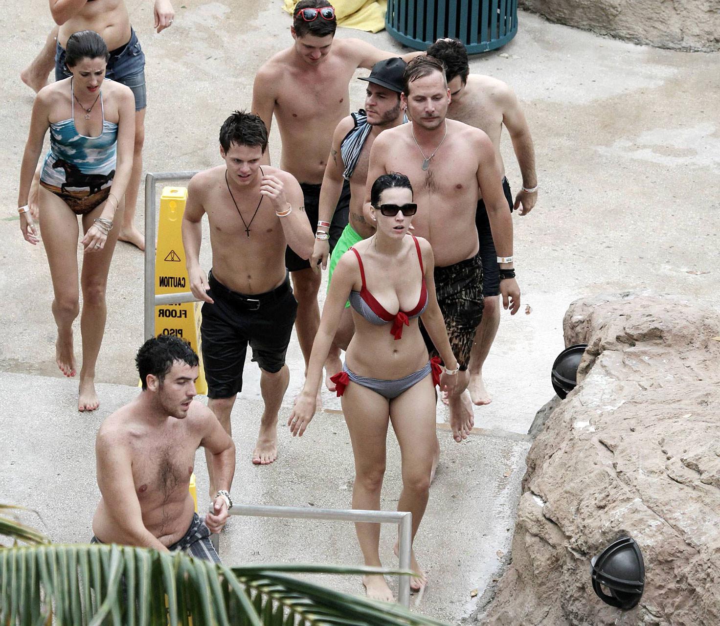 16P Katy Perry exposing her sexy body and huge boobs in bikini on beach