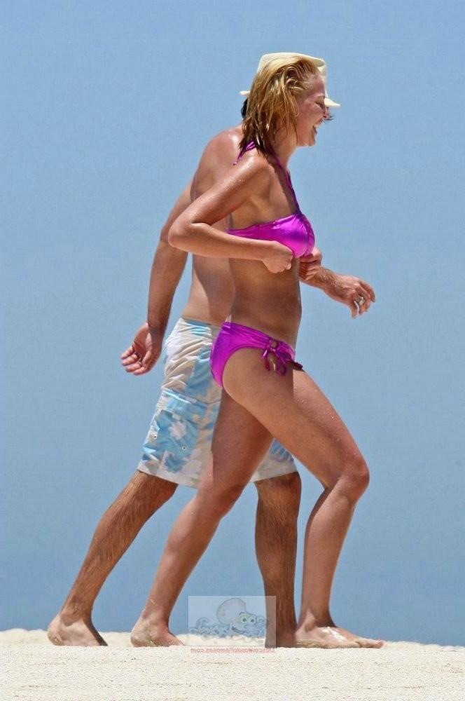 15P Blonde celeb Katherine Heigl flaunting her large boobs outdoors