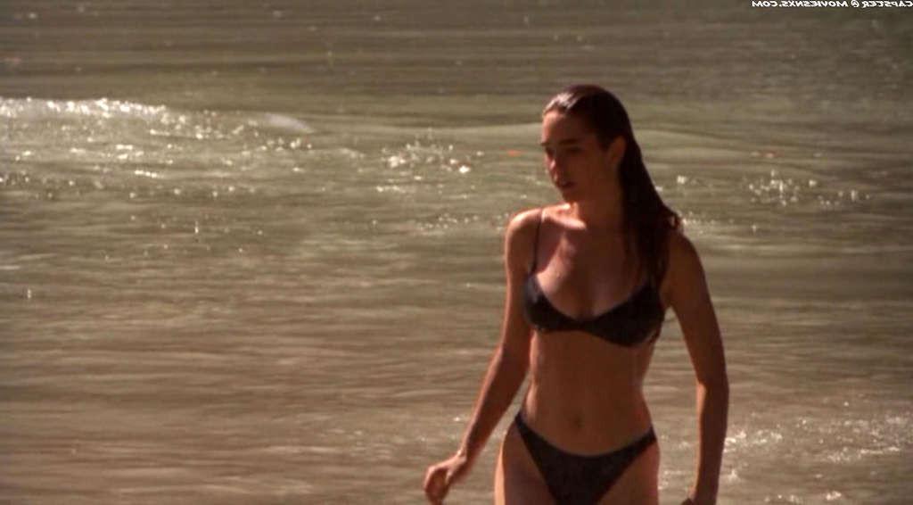 10P Jennifer Connelly reveals her big tits and looking sexy in bikini