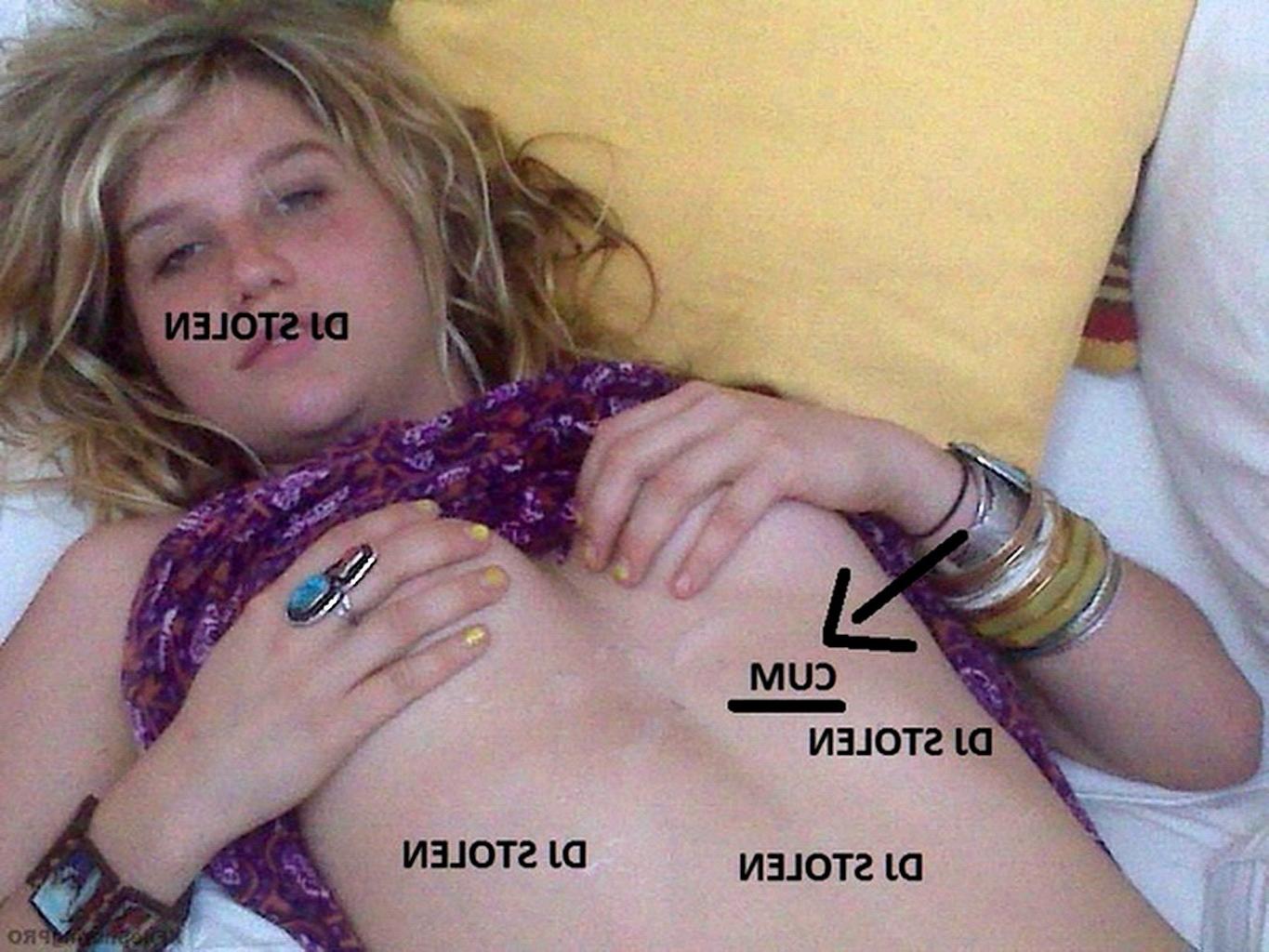 16P Kesha Sebert covered in cum - a leaked photo taken by her ex-boyfriend