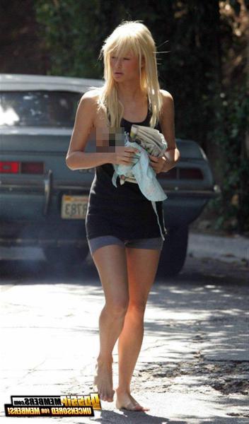 15P Paris Hilton posing sexy and slutty in glamorous and paparazzi photos