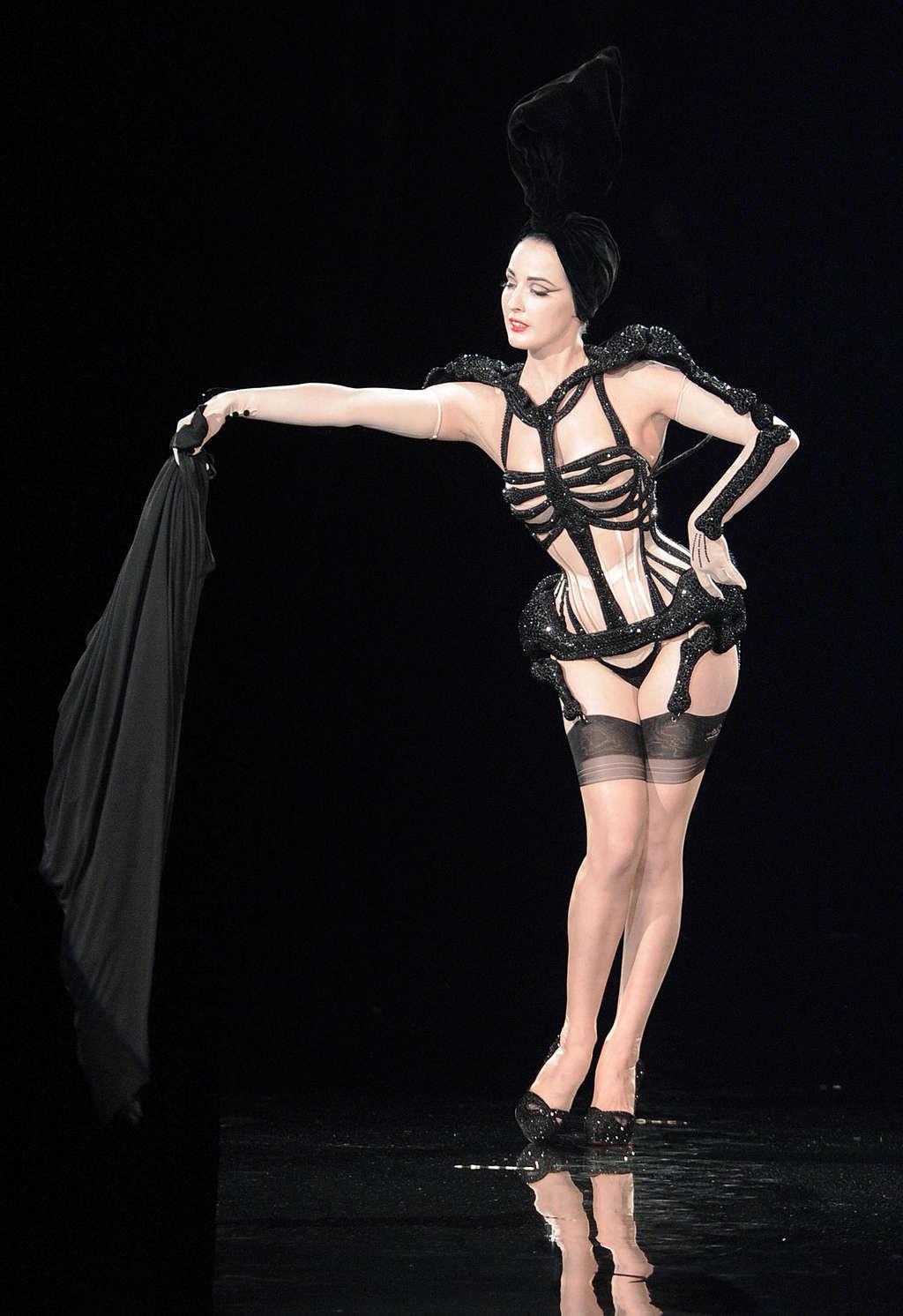 16P Dita Von Teese exposing her ass and posing sexy in stockings