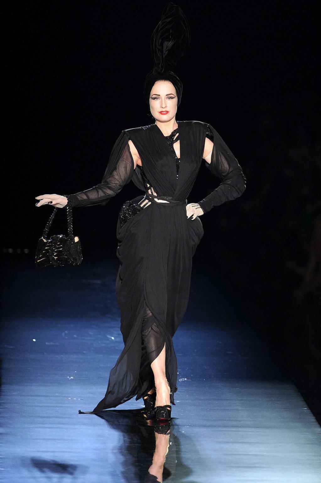16P Dita Von Teese exposing her ass and posing sexy in stockings