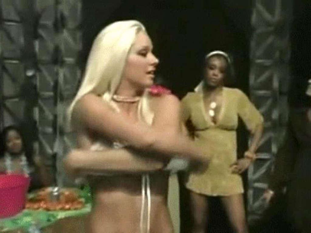 16P Maryse Ouellet exposing her fucking sexy body and huge boobs on private photos