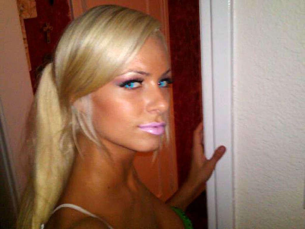 16P Maryse Ouellet exposing her fucking sexy body and huge boobs on private photos