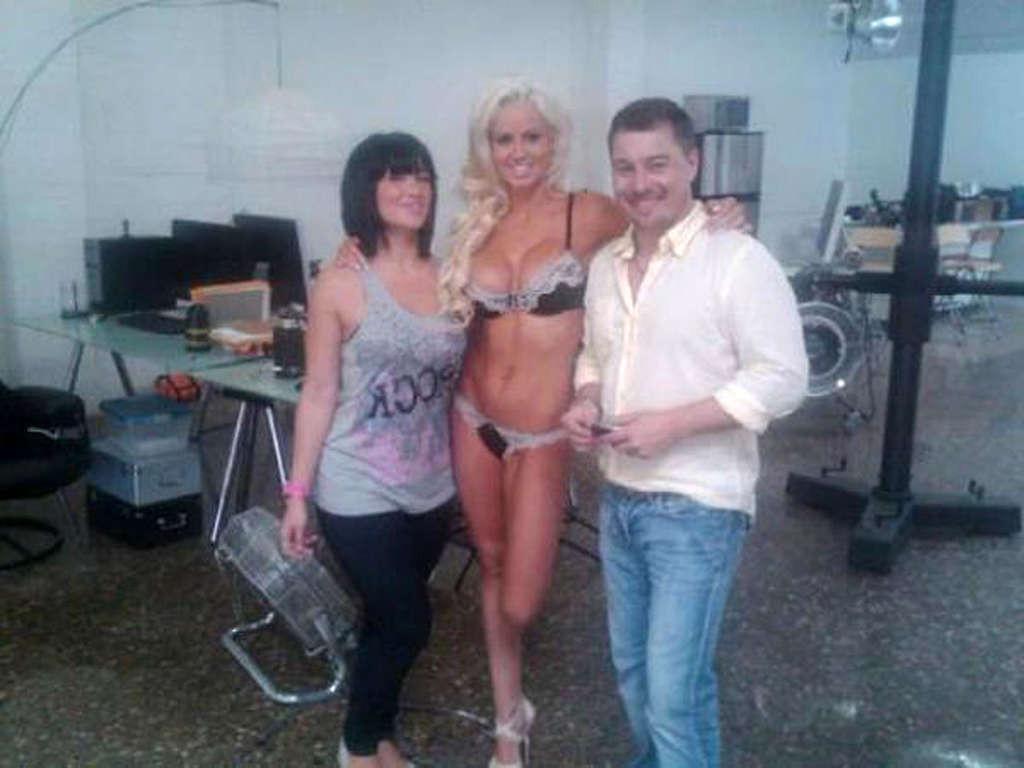 16P Maryse Ouellet exposing her fucking sexy body and huge boobs on private photos