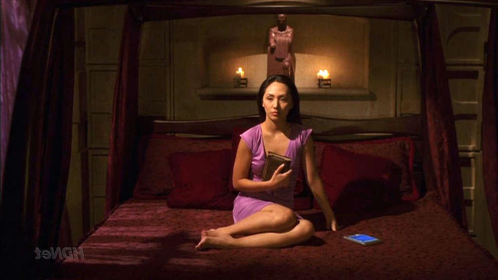 16P Linda Park topless under shower and nude in movie caps