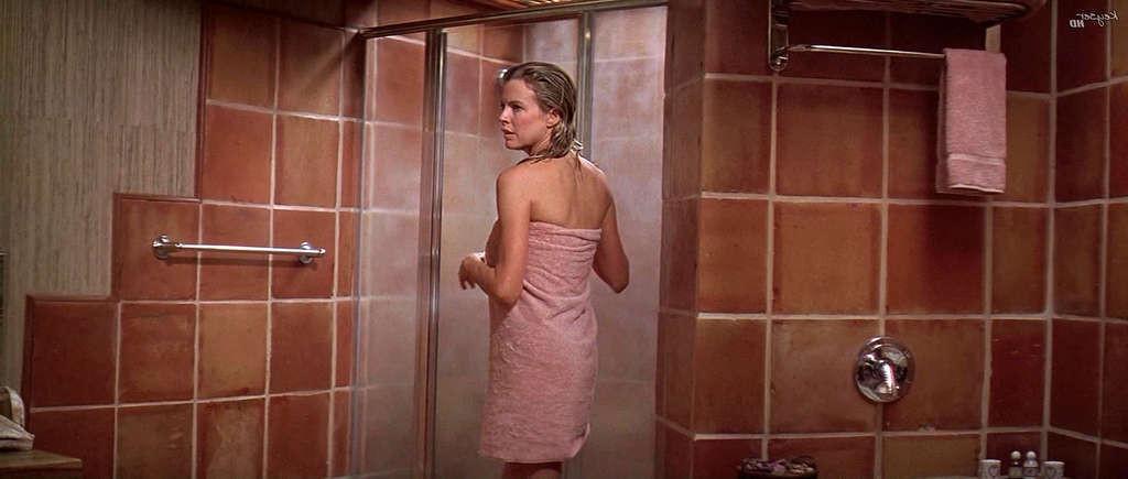 10P Kim Basinger exposing her big tits and fucking hard in movie