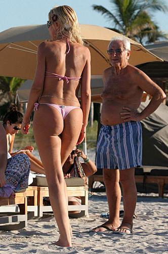 10P Valeria Marini showing their super sexy ravishing body and pick