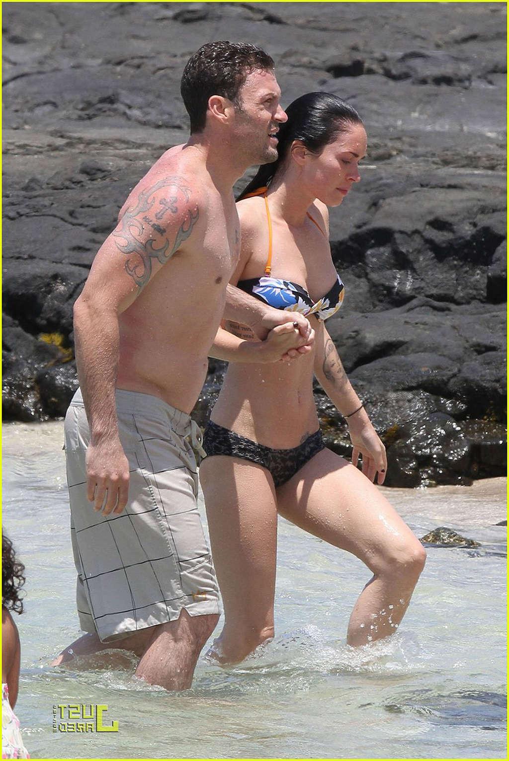 16P Megan Fox in bikini playing on beach with her boyfriend